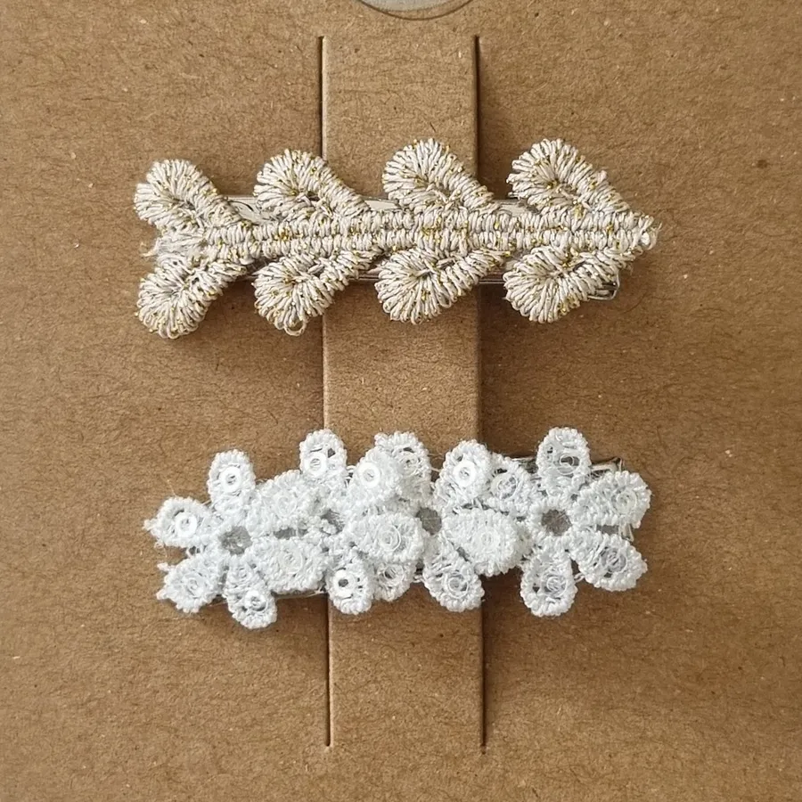 Ootje Kadootje Kant Bloem Haarclip Goud / Wit